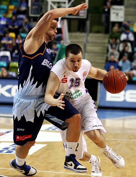 阿尔瓦雷斯 阿尔瓦雷斯