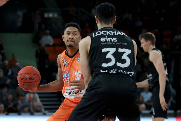 或许只是他 或许只是他